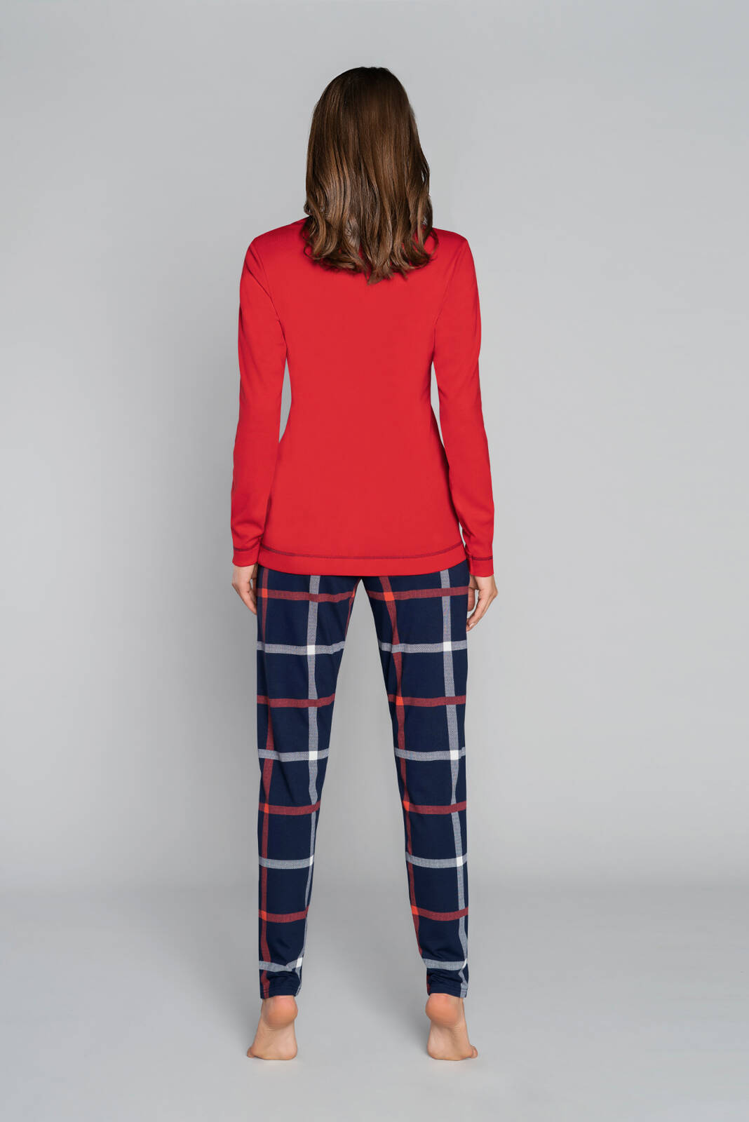 Langärmliger Pyjama für Damen von Izera. lange Hose rot/print