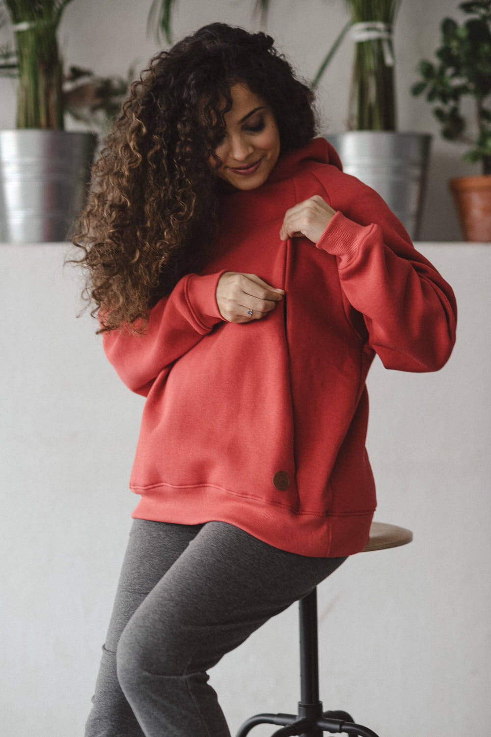 Übergroßes Umstands- und Still-Sweatshirt von Motherhood, Cranberry