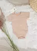 Kurzarm-Baby-Body – Farbe Beige