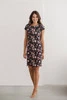 Milky Dress Stillkleid mit Blumen auf schwarzen kurzen Ärmeln