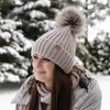 Wintermütze Damen mit Bommel Cremefarben Europa