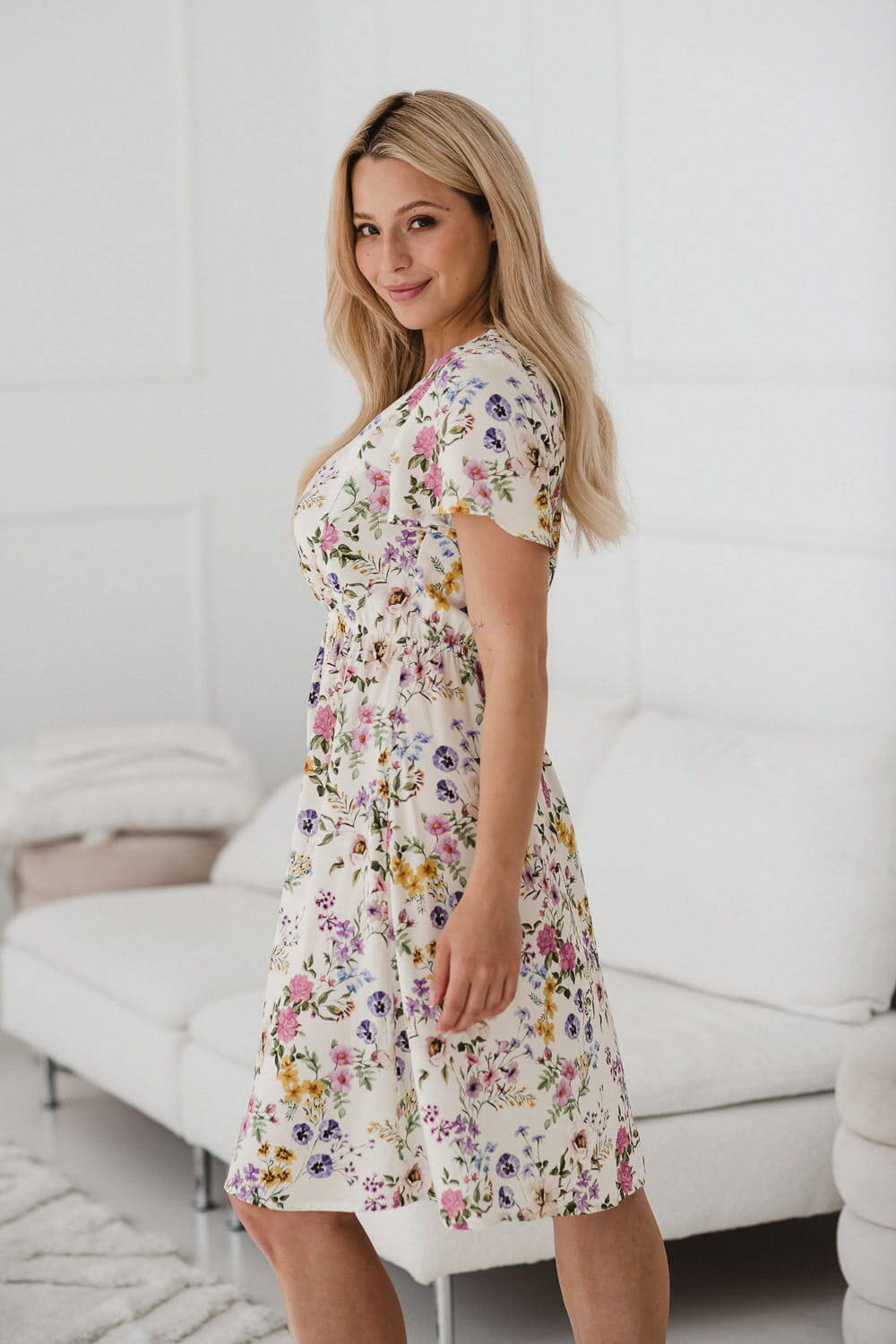 Lovely Dress Umstands- und Stillkleid, kurze Ärmel, cremefarben mit Blumen