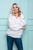 ÜBERGROßER ECRU-PULLOVER MIT V-AUSSCHNITT
