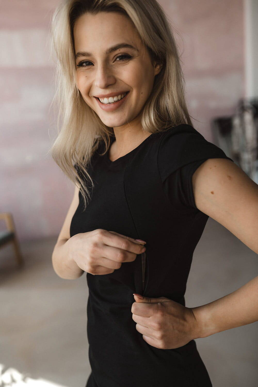 Milky Dress, schwarzes, kurzärmeliges Stillkleid