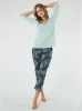  Julietta Damen-Pyjama mit 3/4-Ärmeln. 7/8-Hose Pistazie/Druck