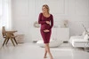  Burgunderfarbenes, bauchfreies Umstands- und Stillkleid aus Strick