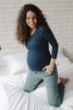 Milchshirt, marineblau, Umstands- und Stillbluse mit V-Ausschnitt