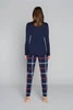 Langärmliger Pyjama für Damen von Izera. lange Hose marineblau/gemustert