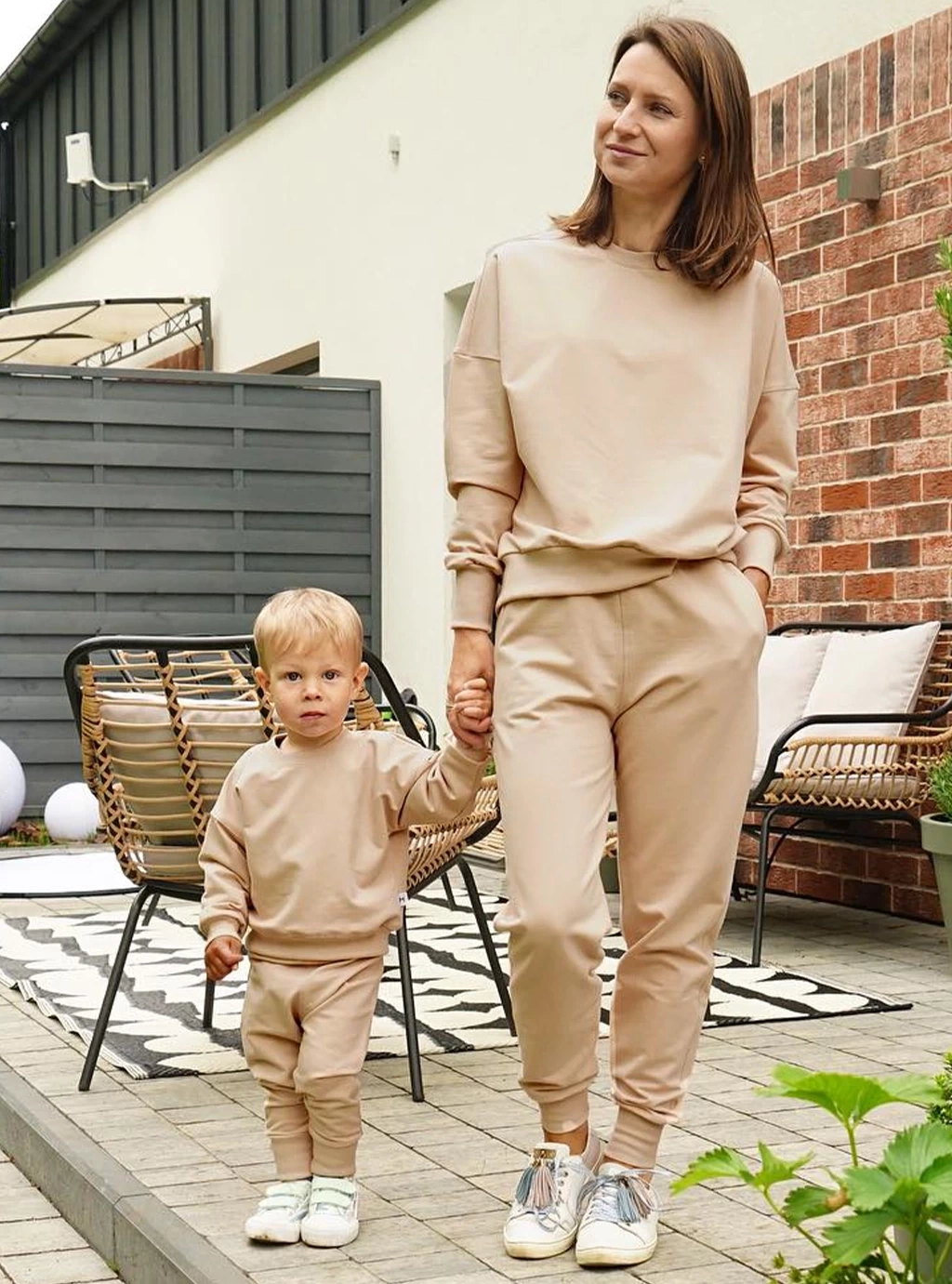 Familien-Kinder-Trainingsanzug-Set – Beige