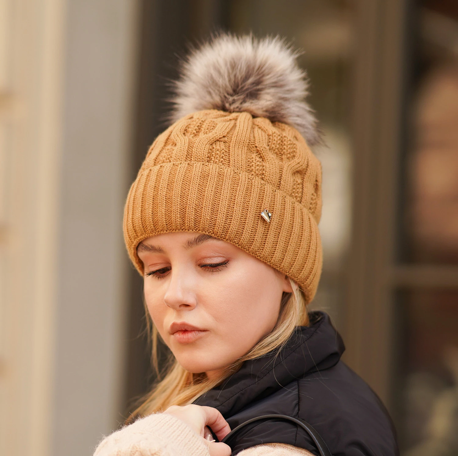Wintermütze Damen mit Bommel Schwarz Laona